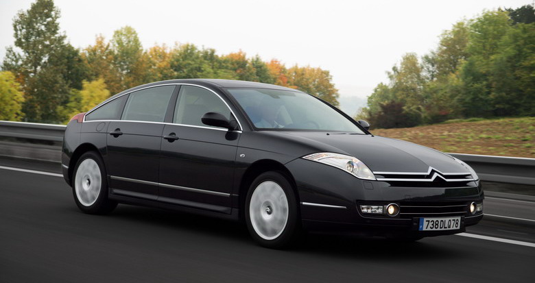 Citron C6: design extrieur: Par essence, la Citron C6 est une grande routire. Tenue de route impeccable, insonorisation phonique de haut niveau et espace intrieur gigantesque font de ce vhicule une reine des autoroutes.